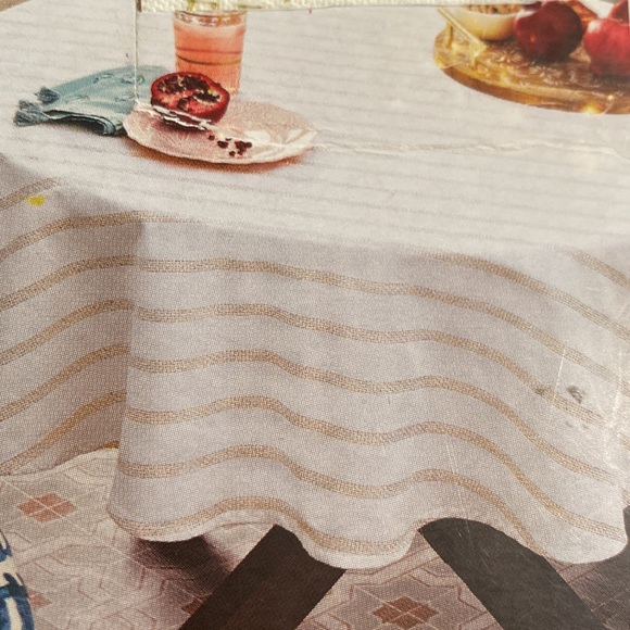 Opal house round cream and gold metallic thread tablecloth nwt - Picture 3 of 5